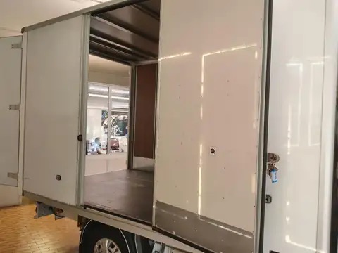 Il lato con porta laterale